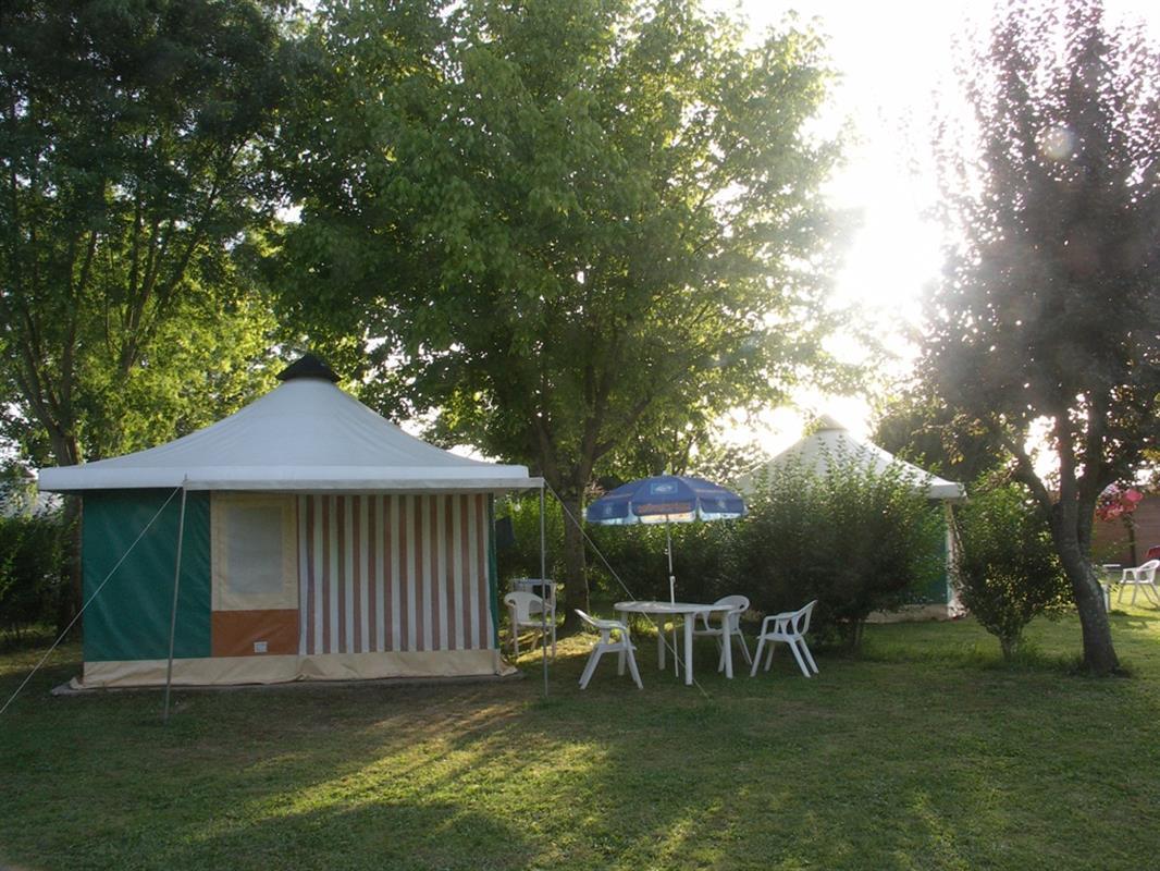 Hotel Camping Au Bois Dormant Chauffour-sur-Vell Zewnętrze zdjęcie